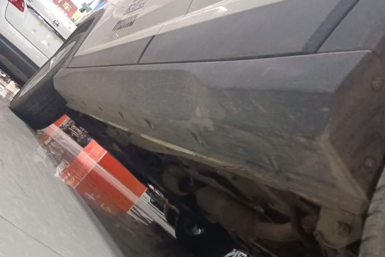 Used Dongfeng Fengon S560 2018 1.8L CVT Elite Model 5 Seats Left Side Sill