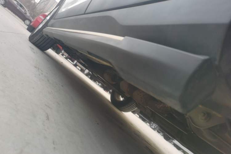 Used Dongfeng Fengon S560 2018 1.8L CVT Elite Model 7 Seats Left Side Sill