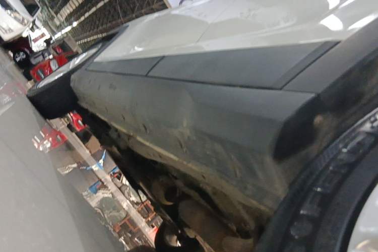 Used Dongfeng Fengon S560 2018 1.8L CVT Elite Model 5 Seats Left Side Sill