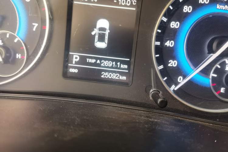 Used Dongfeng Fengon S560 2018 1.8L CVT Elite Model 5 Seats Odometer Close Up