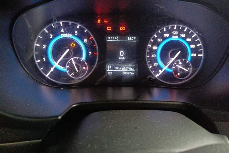 Used Dongfeng Fengon S560 2018 1.8L CVT Elite Model 7 Seats Odometer Close Up