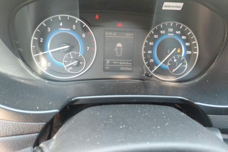 Used Dongfeng Fengon S560 2018 1.8L CVT Elite Model 7 Seats Odometer Close Up