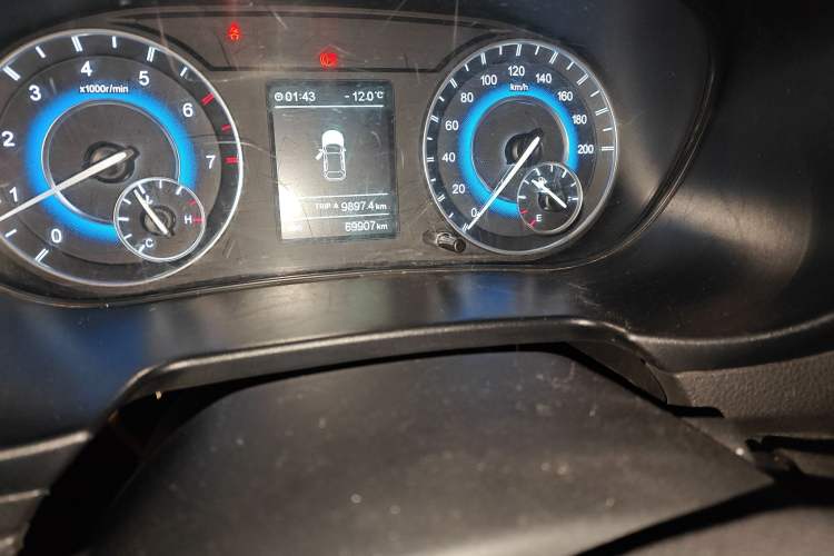Used Dongfeng Fengon S560 2018 1.8L CVT Urban Model 7 Seats Odometer Close Up