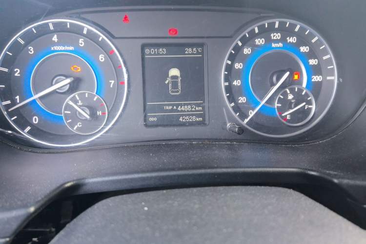 Used Dongfeng Fengon S560 2018 1.8L Manual Urban Model 7 Seats Odometer Close Up