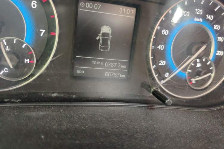 Used Dongfeng Fengon S560 2018 1.8L Manual Urban Model 7 Seats Odometer Close Up