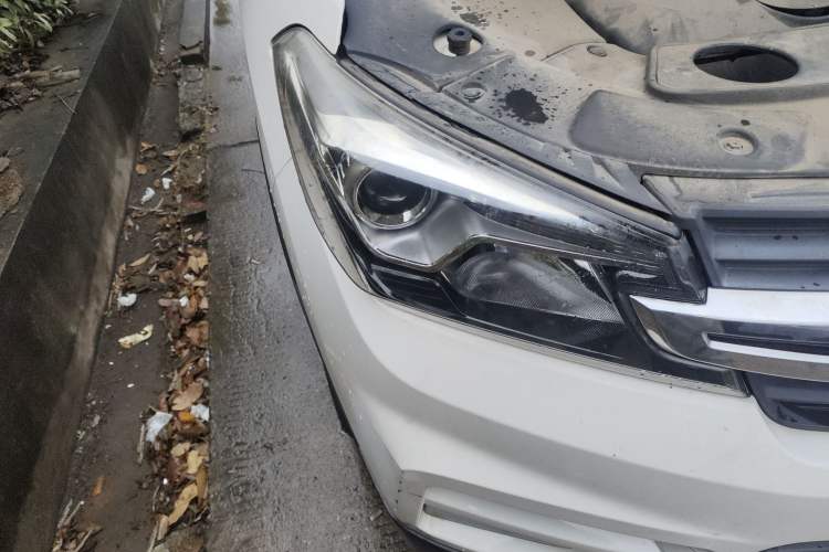 Used Dongfeng Fengon S560 2018 1.8L Manual Urban Model 7 Seats Right Front Headlight