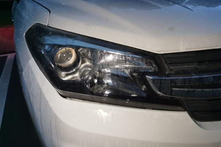 Used Dongfeng Fengon S560 2018 1.8L Manual Comfort 7-Seater Right Front Headlight