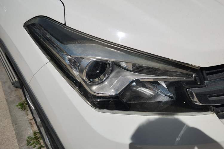 Used Dongfeng Fengon S560 2018 Facelift 1.8L CVT Prestige 7-Seater Right Front Headlight