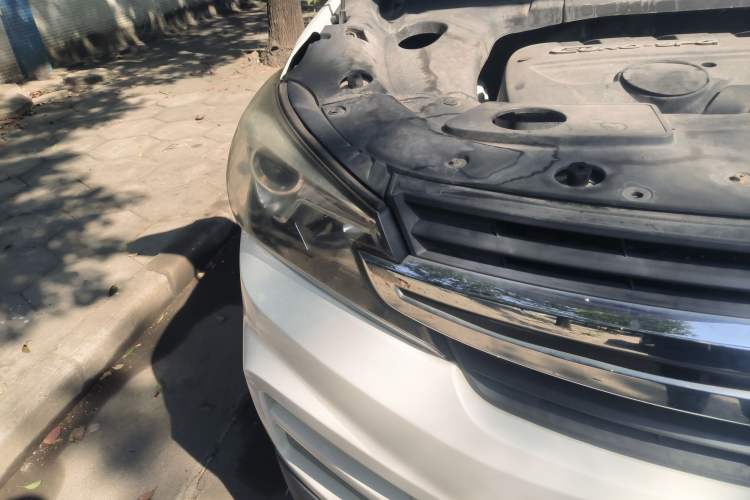 Used Dongfeng Fengon S560 2018 1.8L Manual Urban Model 7 Seats Right Front Headlight