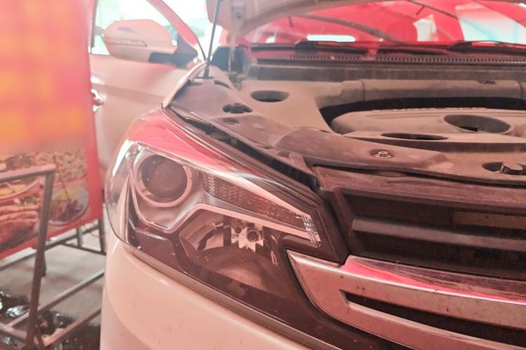 Used Dongfeng Fengon S560 2018 1.8L Manual Comfort 7-Seater Right Front Headlight
