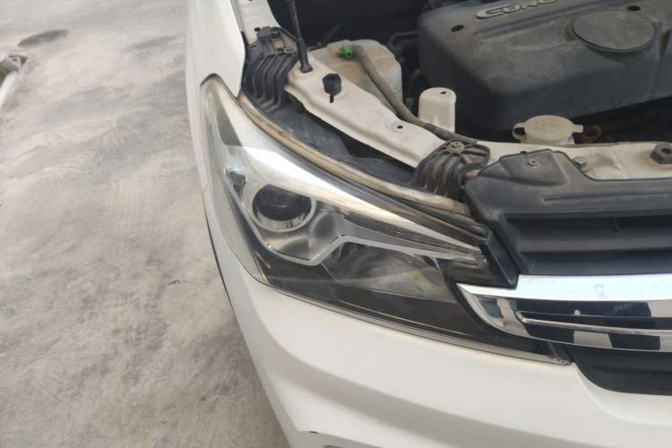 Used Dongfeng Fengon S560 2018 1.8L CVT Elite Model 7 Seats Right Front Headlight