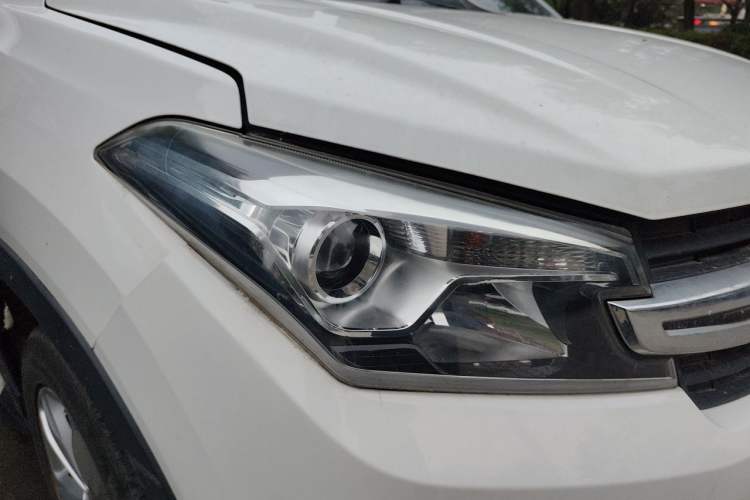 Used Dongfeng Fengon S560 2018 1.8L Manual Urban Model 7 Seats Right Front Headlight