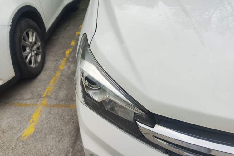 Used Dongfeng Fengon S560 2018 1.8L Manual Urban Model 7 Seats Right Front Headlight