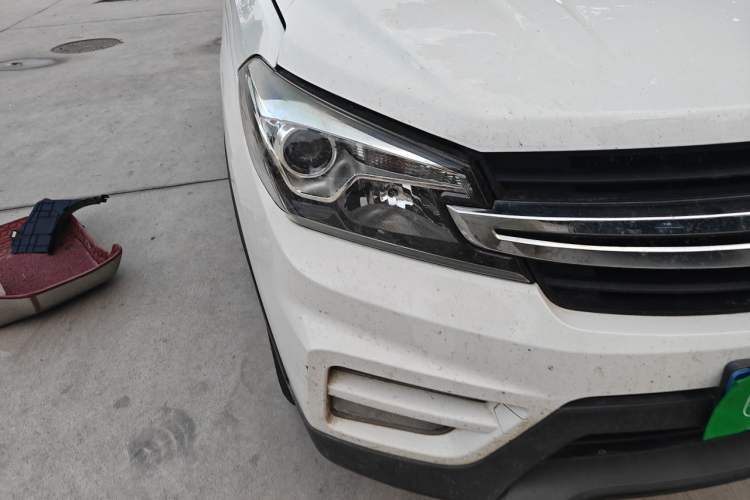 Used Dongfeng Fengon S560 2018 1.8L CVT Elite Model 7 Seats Right Front Headlight