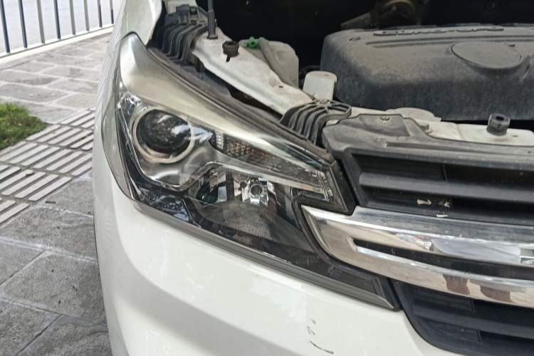 Used Dongfeng Fengon S560 2018 1.8L Manual Comfort 7-Seater Right Front Headlight