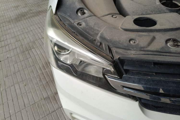 Used Dongfeng Fengon S560 2018 1.8L CVT Elite Model 7 Seats Right Front Headlight