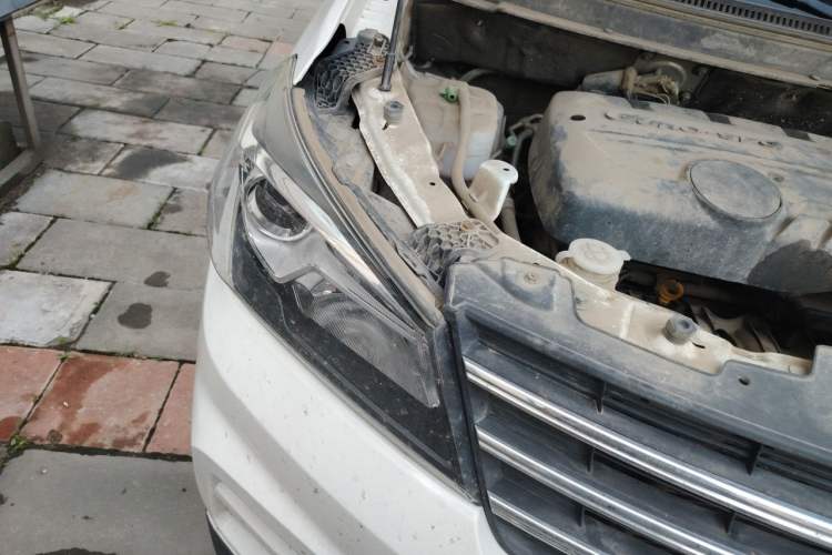 Used Dongfeng Fengon S560 2018 1.8L Manual Urban Model 7 Seats Right Front Headlight