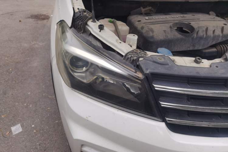 Used Dongfeng Fengon S560 2018 1.8L CVT Elite Model 7 Seats Right Front Headlight