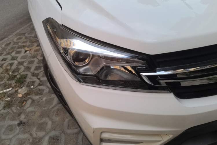 Used Dongfeng Fengon S560 2018 1.8L Manual Comfort 7-Seater Right Front Headlight