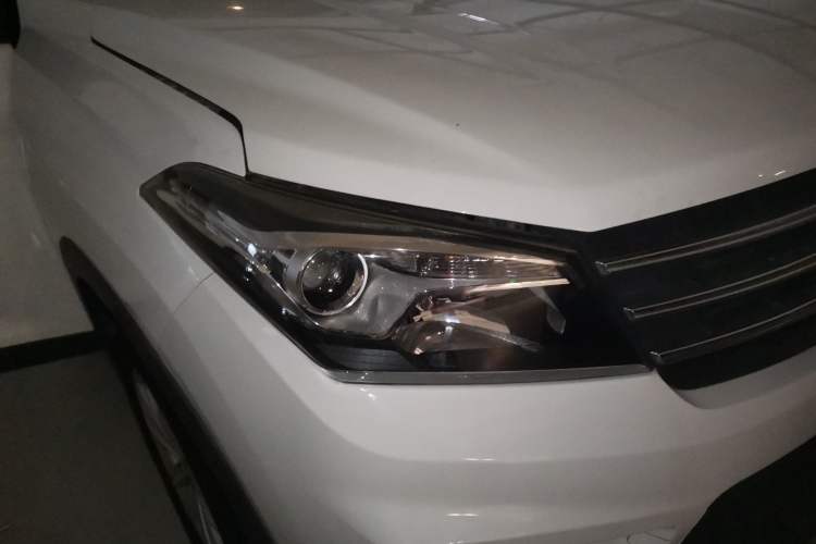 Used Dongfeng Fengon S560 2018 1.8L Manual Urban Model 5 Seats Right Front Headlight