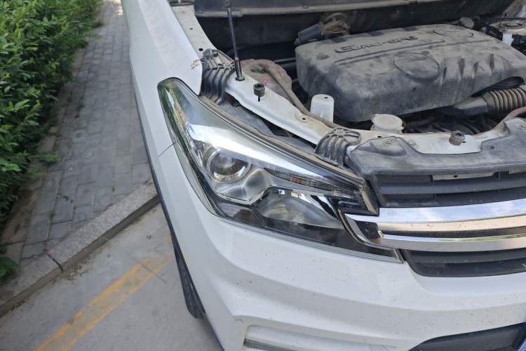 Used Dongfeng Fengon S560 2018 1.8L Manual Urban Model 7 Seats Right Front Headlight