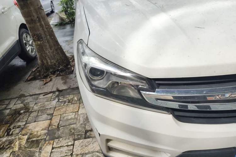 Used Dongfeng Fengon S560 2018 Revised Version 1.8L CVT Prestige Edition 5 Seats Right Front Headlight