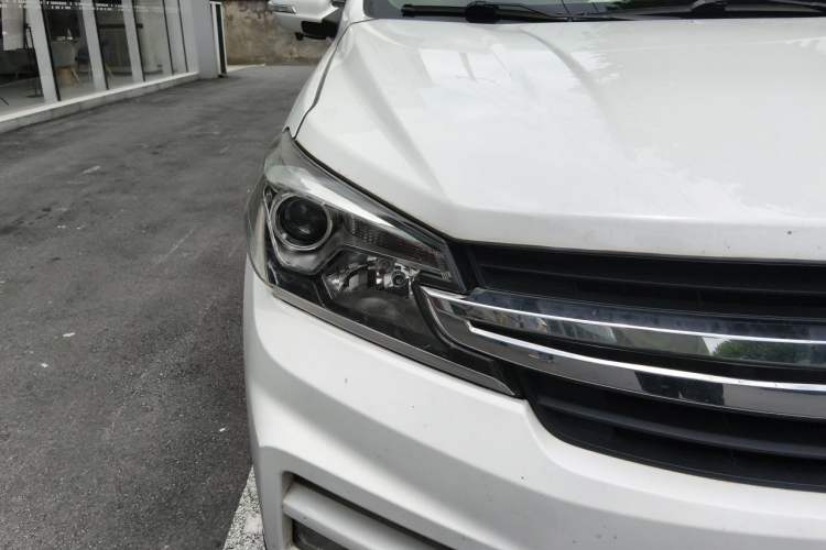 Used Dongfeng Fengon S560 2018 1.8L Manual Comfort 7-Seater Right Front Headlight