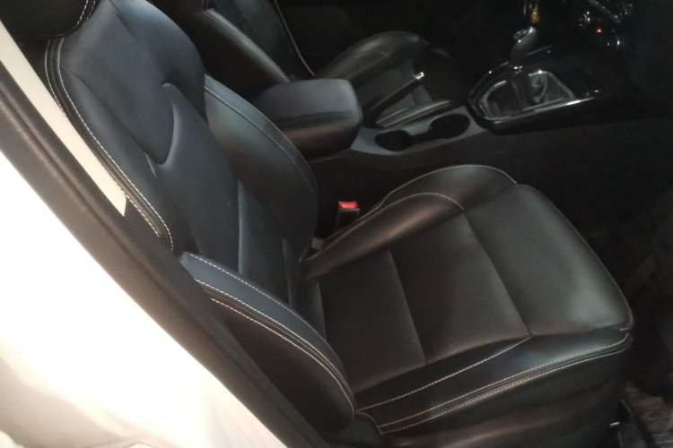 Used Dongfeng Fengon S560 2018 1.8L Manual Urban Model 7 Seats Right Front Seat