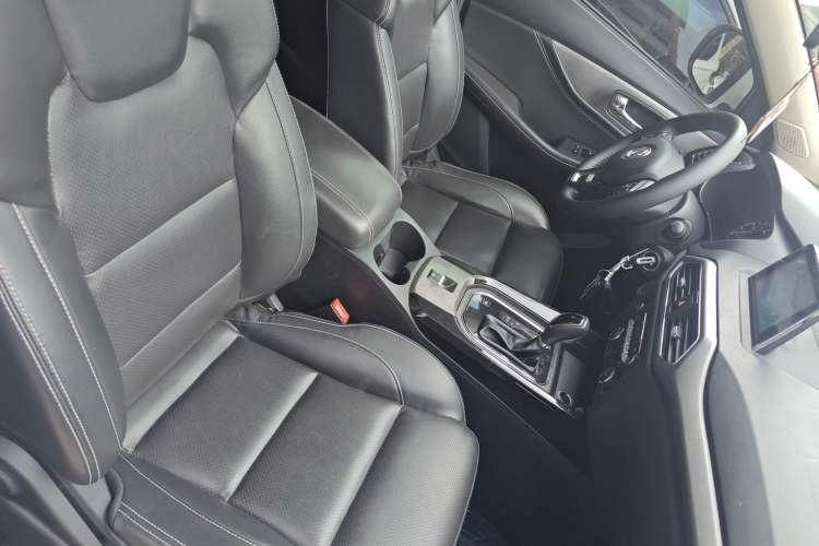 Used Dongfeng Fengon S560 2018 1.8L CVT Elite Model 7 Seats Right Front Seat