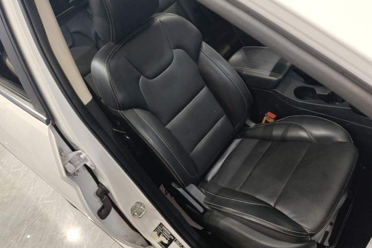 Used Dongfeng Fengon S560 2018 1.8L Manual Comfort 7-Seater Right Front Seat