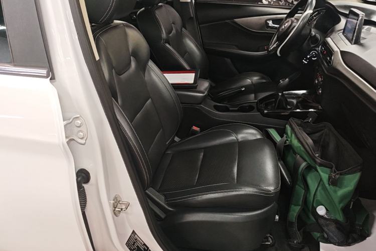 Used Dongfeng Fengon S560 2018 1.8L Manual Comfort 7-Seater Right Front Seat