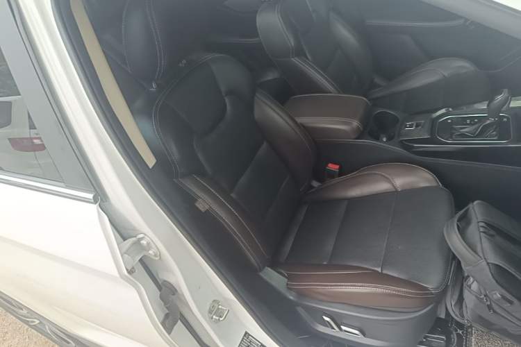 Used Dongfeng Fengon S560 2018 1.8L CVT Smart Connect 7-Seater Right Front Seat