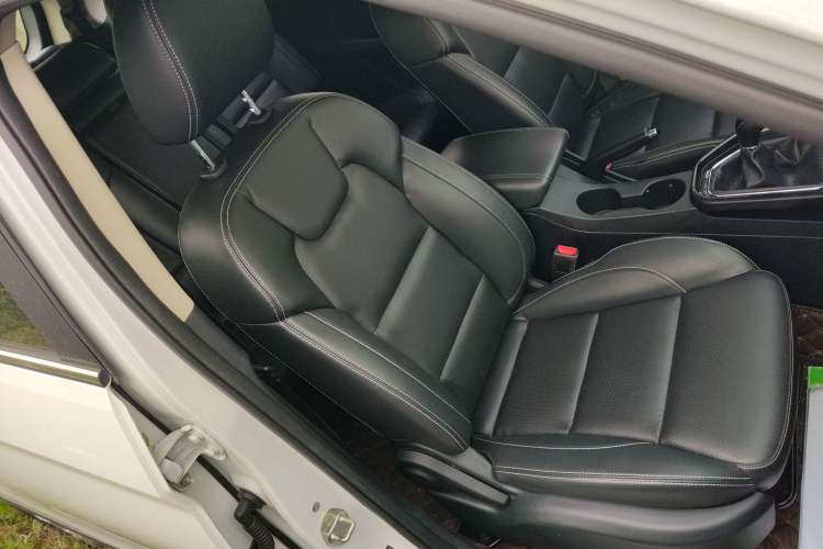 Used Dongfeng Fengon S560 2018 1.8L Manual Urban Model 7 Seats Right Front Seat