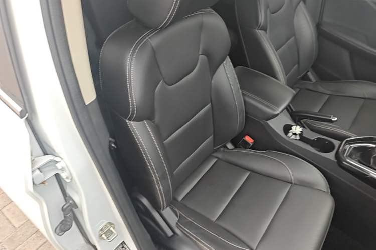 Used Dongfeng Fengon S560 2018 1.8L Manual Urban Model 7 Seats Right Front Seat