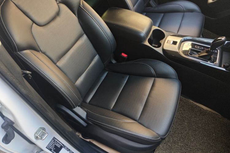 Used Dongfeng Fengon S560 2018 1.8L CVT Elite Model 7 Seats Right Front Seat