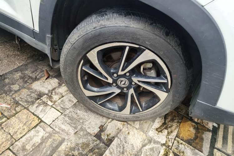 Used Dongfeng Fengon S560 2018 Revised Version 1.8L CVT Prestige Edition 5 Seats Right Front Wheel Hub