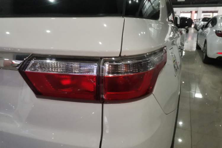 Used Dongfeng Fengon S560 2018 1.8L Manual Urban Model 7 Seats Right Rear Taillight