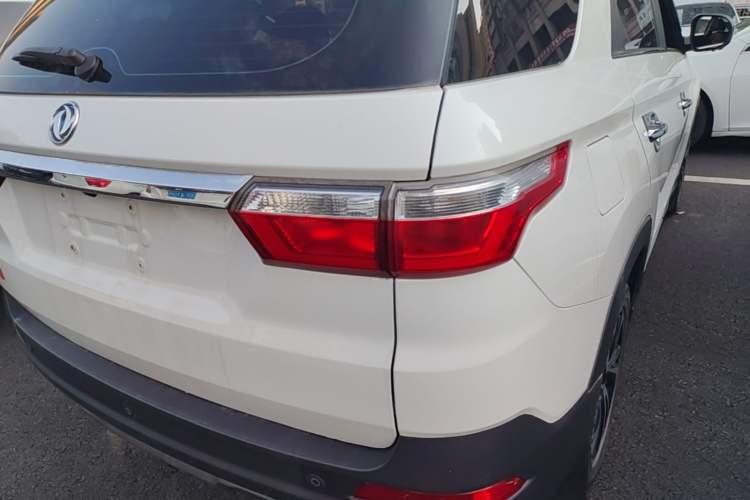 Used Dongfeng Fengon S560 2018 1.8L Manual Comfort 7-Seater Right Rear Taillight