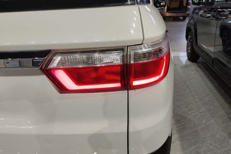 Used Dongfeng Fengon S560 2018 1.8L Manual Comfort 7-Seater Right Rear Taillight