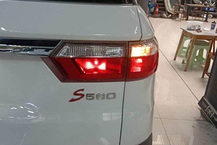Used Dongfeng Fengon S560 2018 1.8L CVT Elite Model 5 Seats Right Rear Taillight