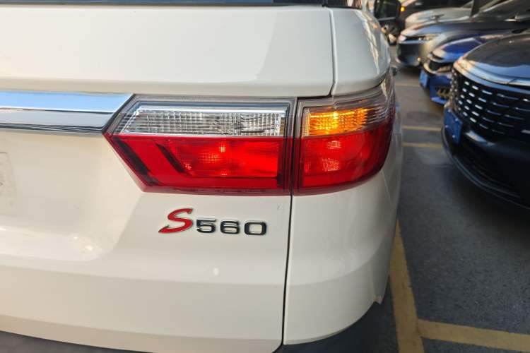 Used Dongfeng Fengon S560 2018 1.8L CVT Elite Model 7 Seats Right Rear Taillight