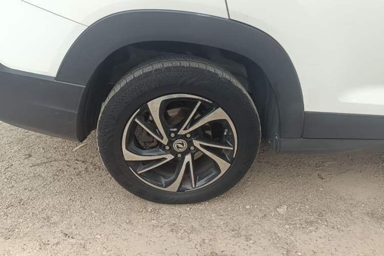 Used Dongfeng Fengon S560 2018 1.8L CVT Smart Connect 7-Seater Right Rear Wheel Hub