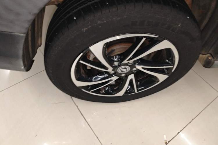 Used Dongfeng Fengon S560 2018 1.8L Manual Luxury 7-Seater Right Rear Wheel Hub