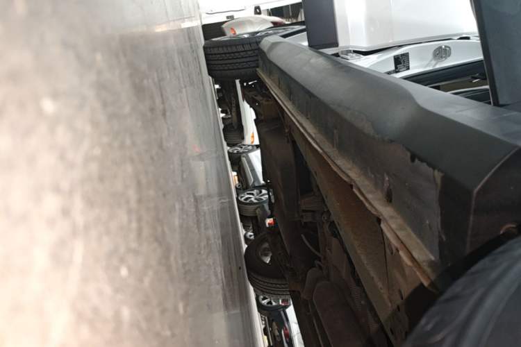 Used Dongfeng Fengon S560 2018 1.8L Manual Comfort 7-Seater Right Side Sill