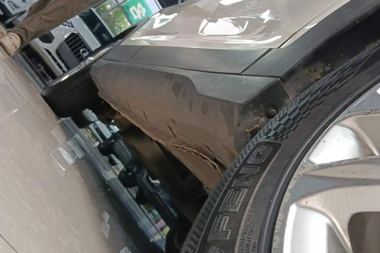 Used Dongfeng Fengon S560 2018 1.8L CVT Elite Model 5 Seats Right Side Sill