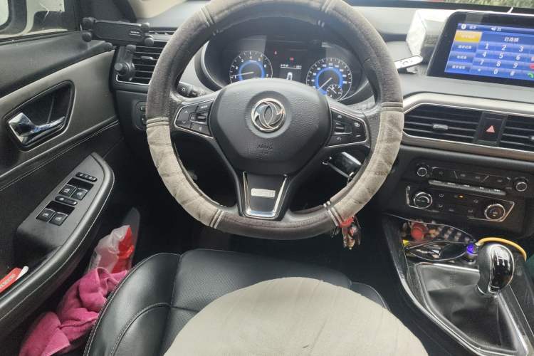 Used Dongfeng Fengon S560 2018 1.8L Manual Urban Model 7 Seats Steering Wheel