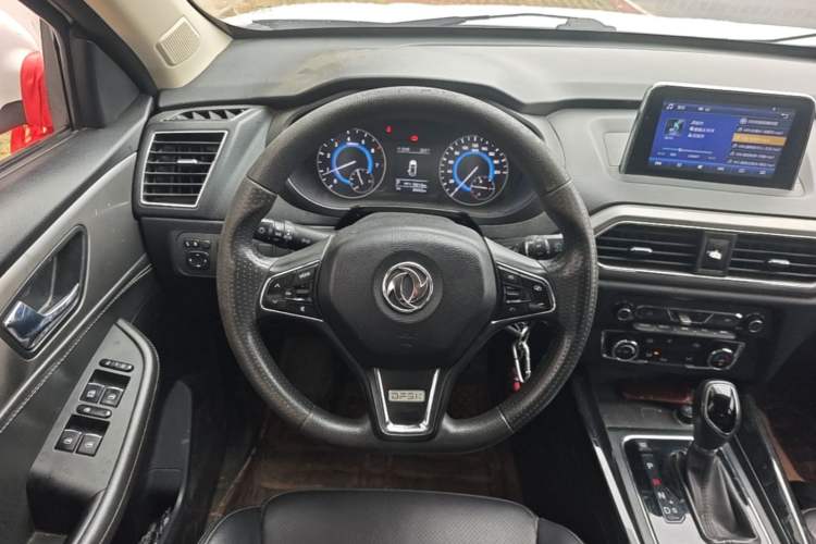 Used Dongfeng Fengon S560 2018 1.8L CVT Elite Model 7 Seats Steering Wheel