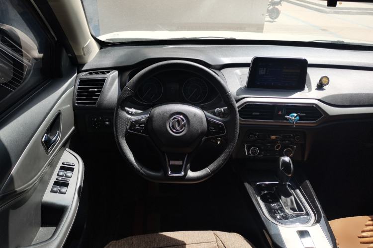 Used Dongfeng Fengon S560 2018 Facelift 1.8L CVT Prestige 7-Seater Steering Wheel