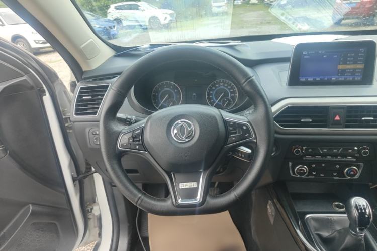 Used Dongfeng Fengon S560 2018 1.8L Manual Urban Model 7 Seats Steering Wheel