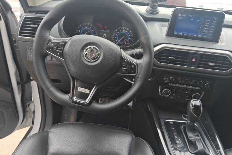 Used Dongfeng Fengon S560 2018 1.8L CVT Elite Model 7 Seats Steering Wheel